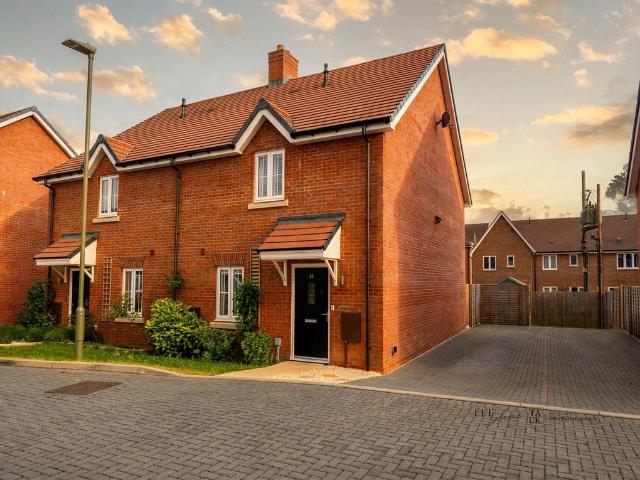 House for sale in Fole, Surrey