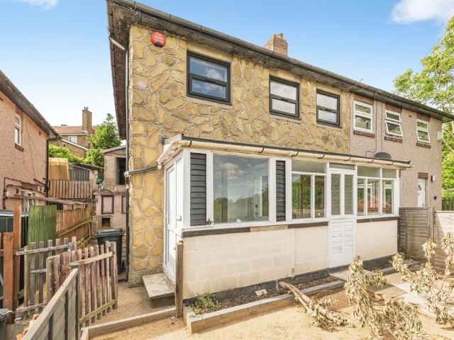 House for sale in Huddersfield, West Yorkshire