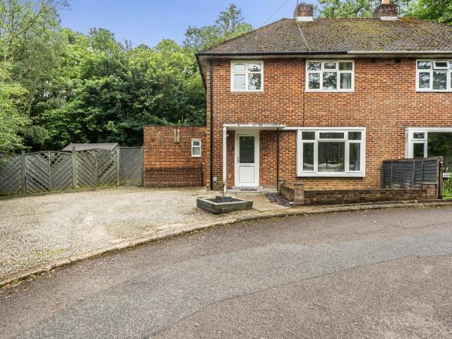 House for sale in The Butts, Kent