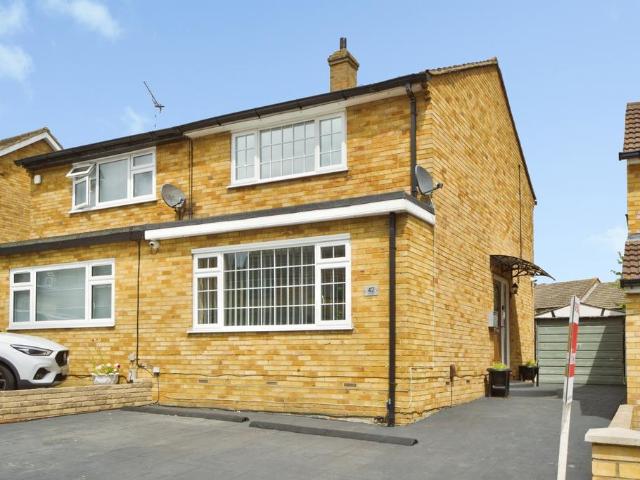 House for sale in Harold Hill, Greater London
