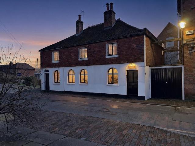 House for sale in The Butts, Kent