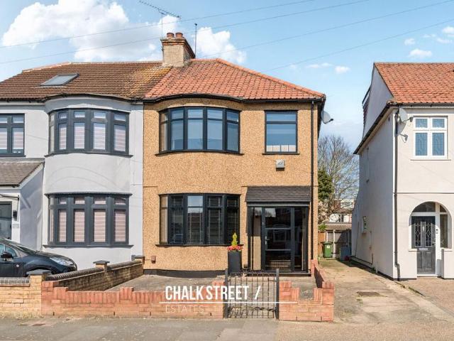 House for sale in Hornchurch, Greater London