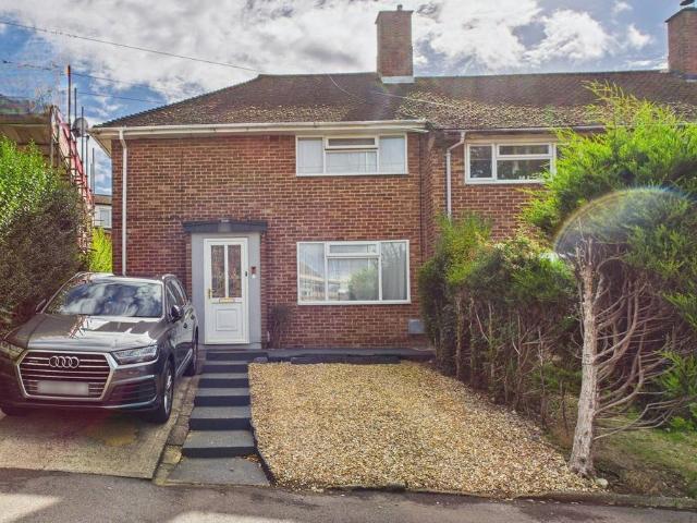 House for sale in Counters End, Pouchen End