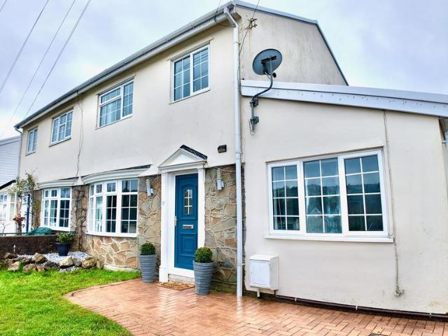House for sale in Maesycwmmer, Wales