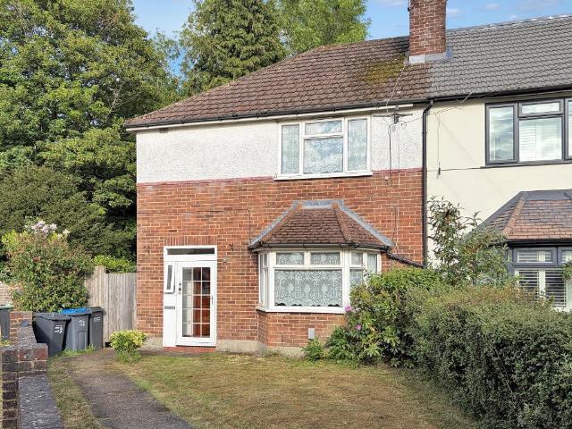 House for sale in London Borough of Croydon, Sanderstead