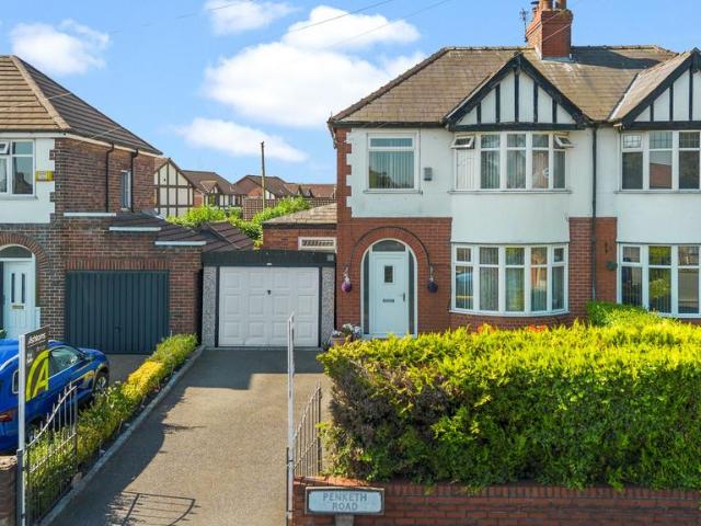 House for sale in Hood Manor, Warrington