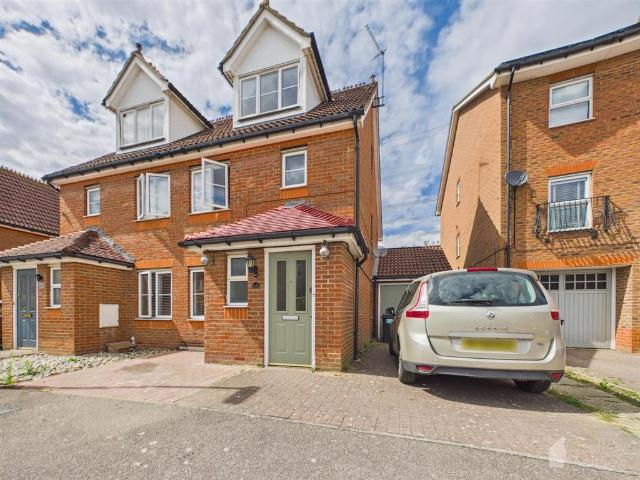 House for sale in Great Ashby, King's Walden