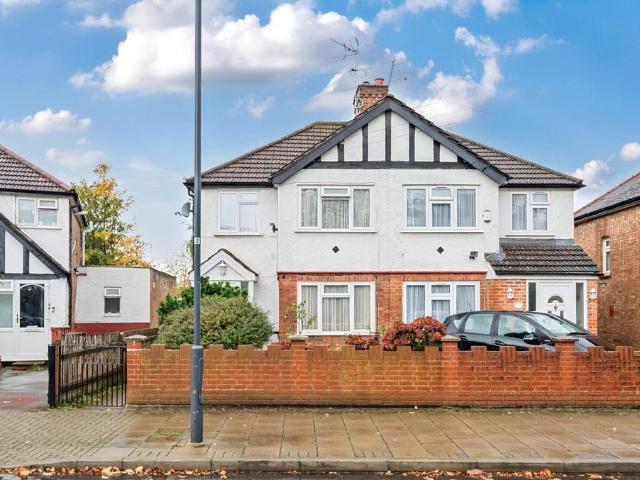 House for sale in Harrow Weald, Greater London