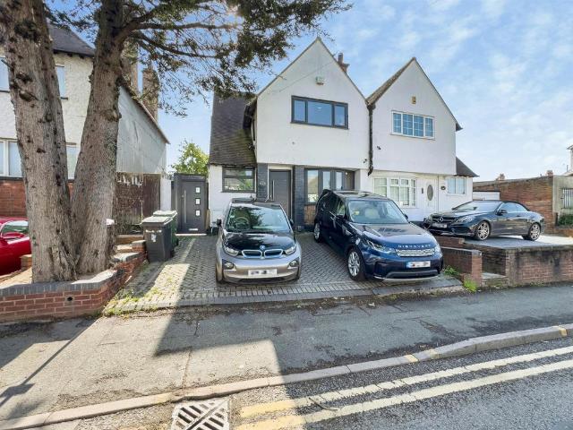 House for sale in Fallings Park, Park Village