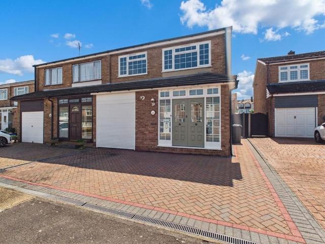 House for sale in Stanford-le-hope, Essex