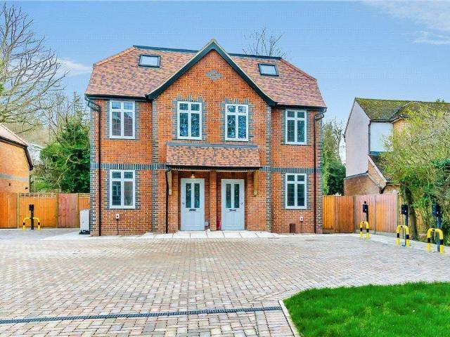House for sale in London Borough of Croydon, Selsdon