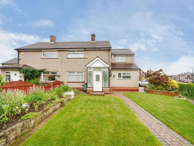 House for sale in Wexham Court, Slough