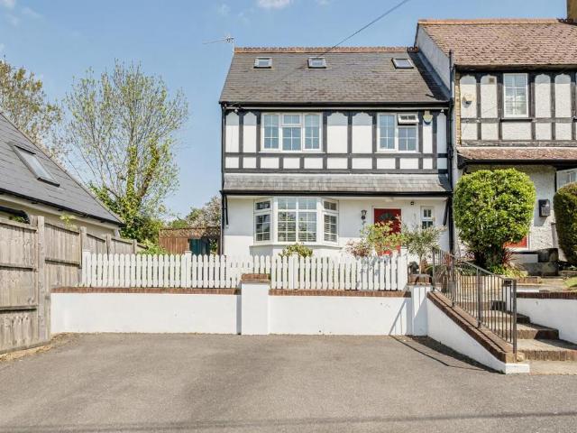 House for sale in Bushey