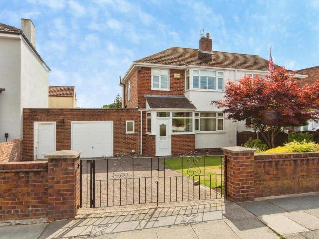 House for sale in Woodhey, Bebington