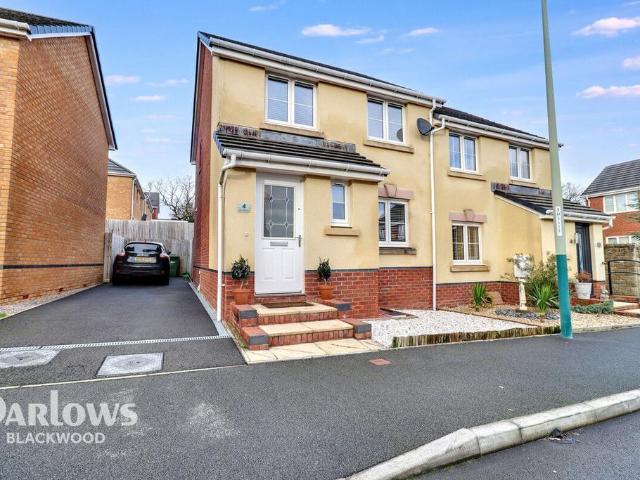 House for sale in Maesycwmmer, Wales