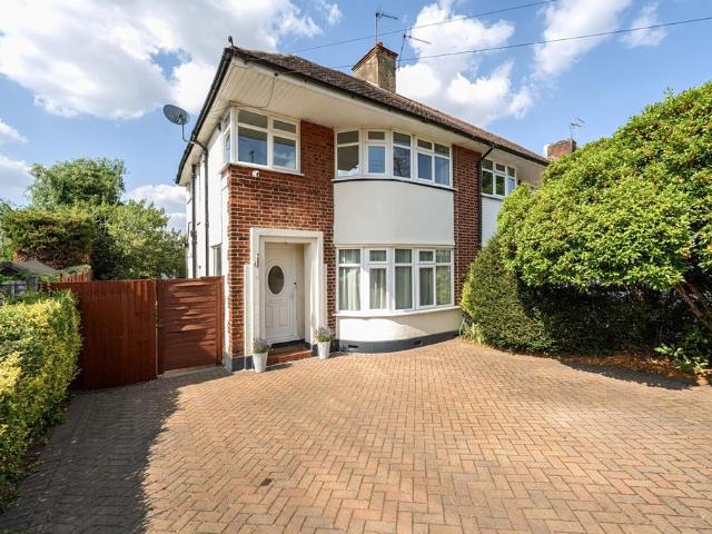 House for sale in Horsell, Woking
