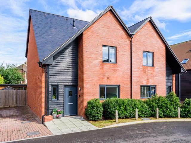 House for sale in Sutton Scotney, Hampshire