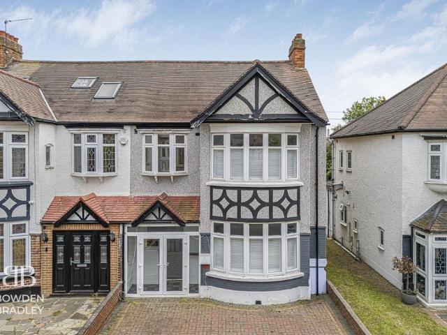 House for sale in Gants Hill, Greater London