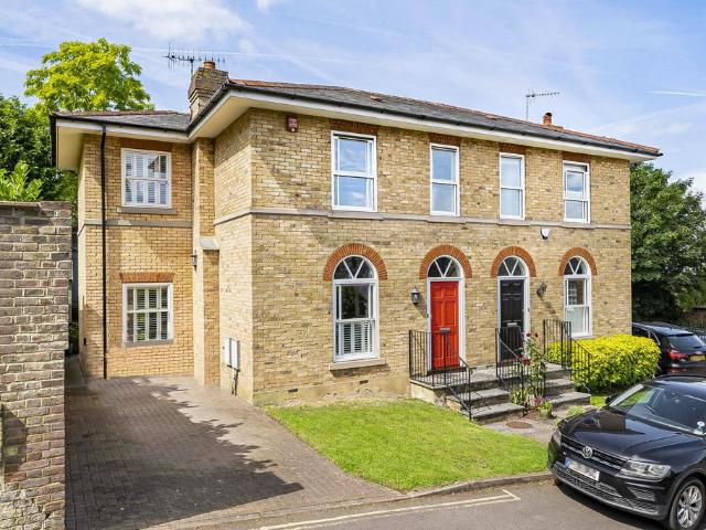 House for sale in Harrow On The Hill, Greater London