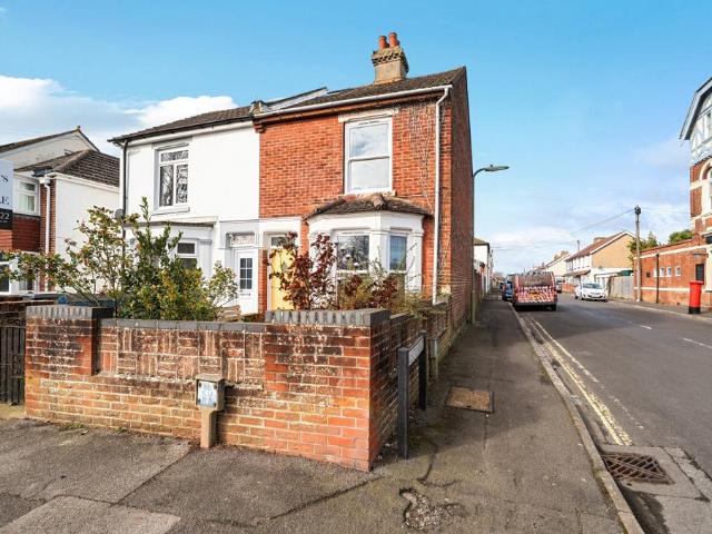 House for sale in Middlecroft, Hampshire