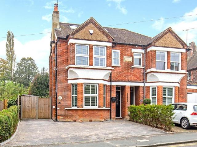 House for sale in Oxted, Hillview