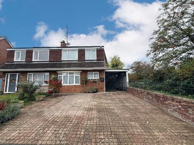 House for sale in Warden Hill, Luton