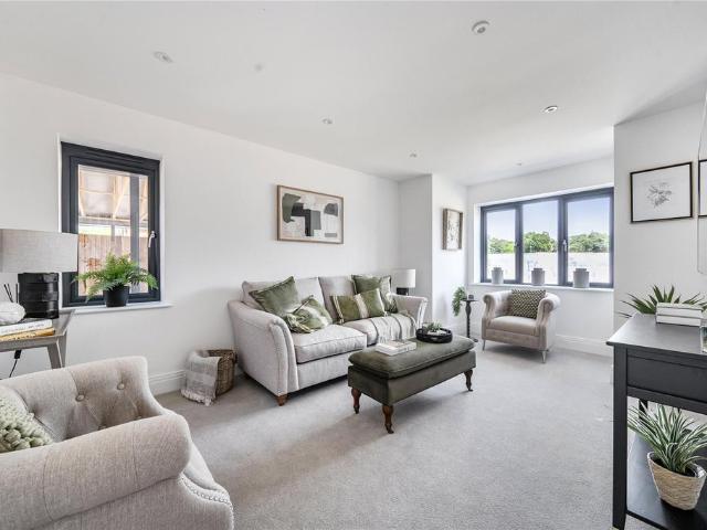 House for sale in Dettingen Park, Deepcut