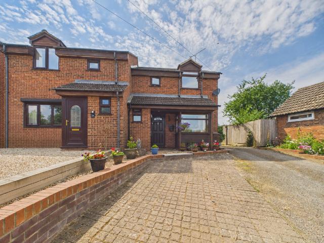 House for sale in Burcott, Buckinghamshire