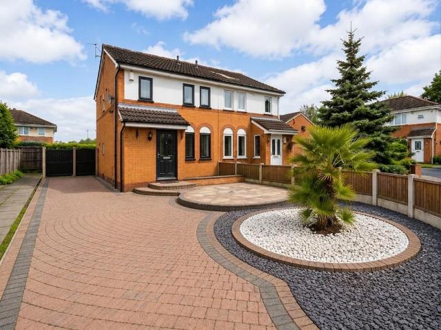 House for sale in Barton upon Irwell, Salford