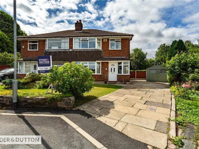 House for sale in Lower Place, Burnedge
