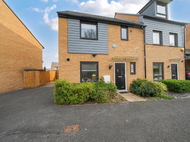 House for sale in Houghton Regis, Bedfordshire