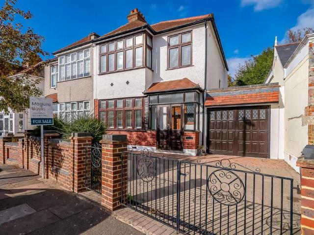 House for sale in Chatterton Village, Greater London