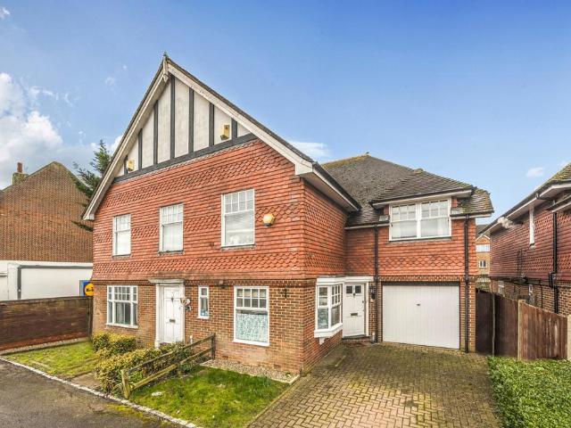House for sale in Pinner, Greater London