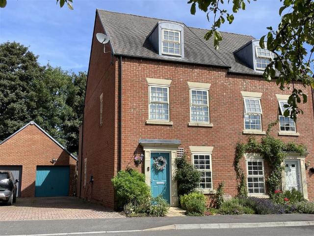 House for sale in Fossebridge, Gloucestershire