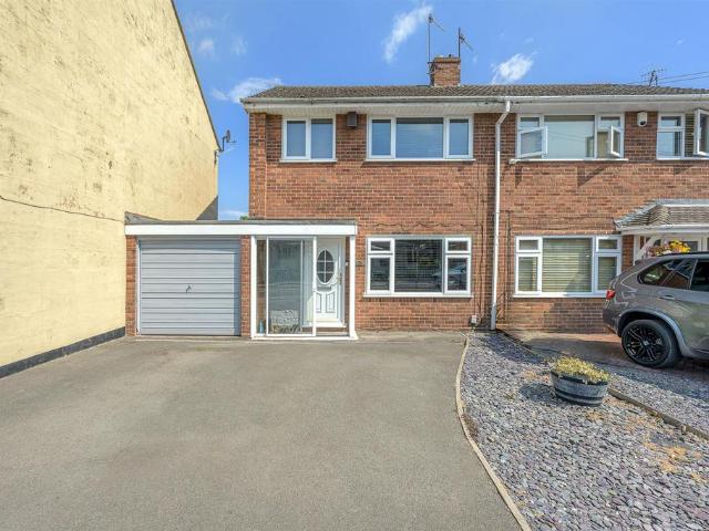 House for sale in Kingswinford, West Midlands