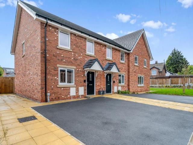 House for sale in Hale