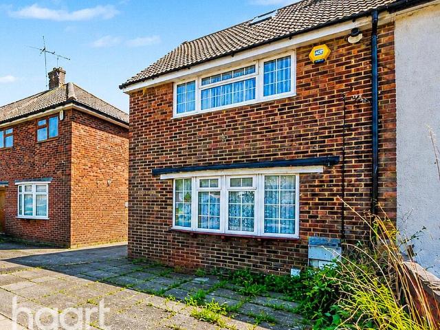House for sale in Spring Park, Luton