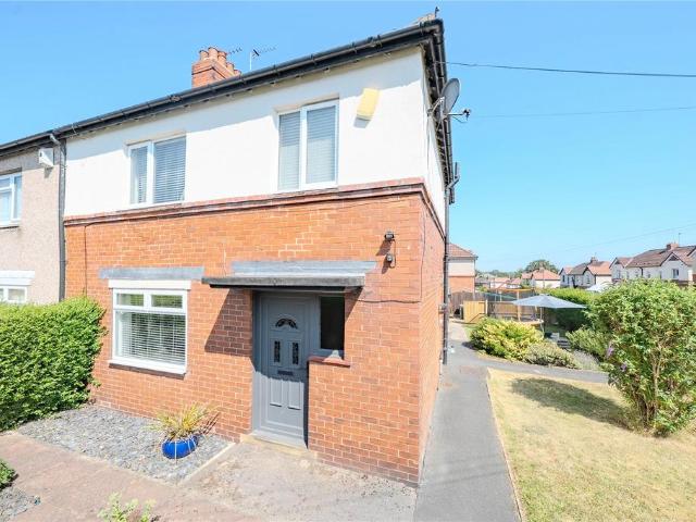 House for sale in Farsley, West Yorkshire