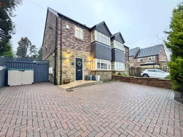 House for sale in Low Moor, West Yorkshire