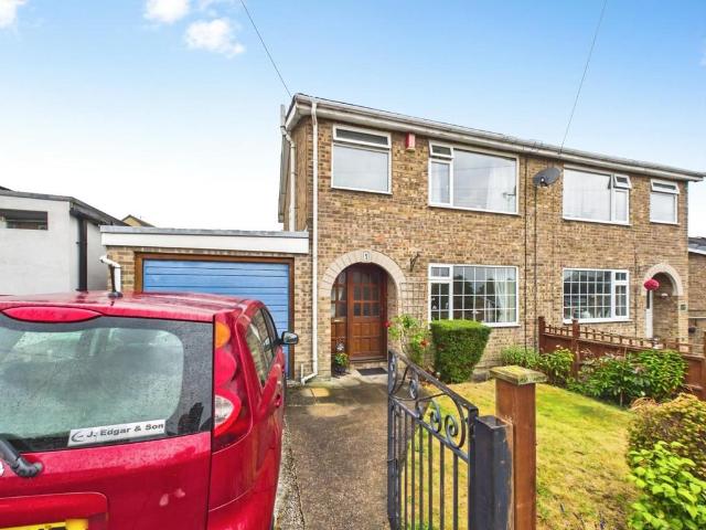 House for sale in Cottingley, West Yorkshire