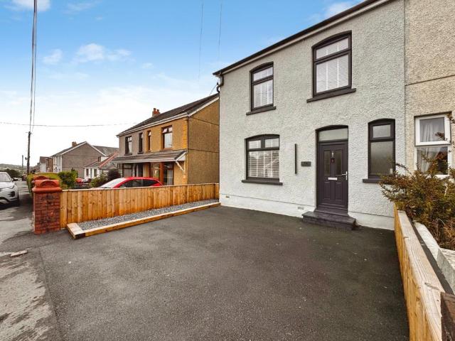 House for sale in Llannon, Tumble