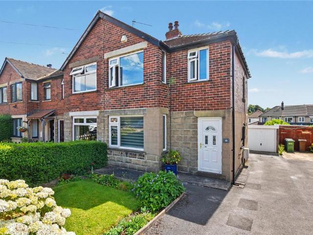 House for sale in Tranmere Park, Guiseley