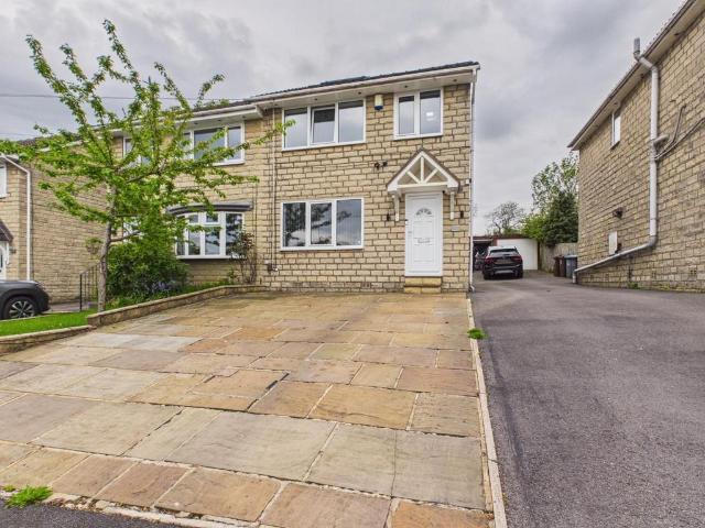 House for sale in Cottingley, West Yorkshire