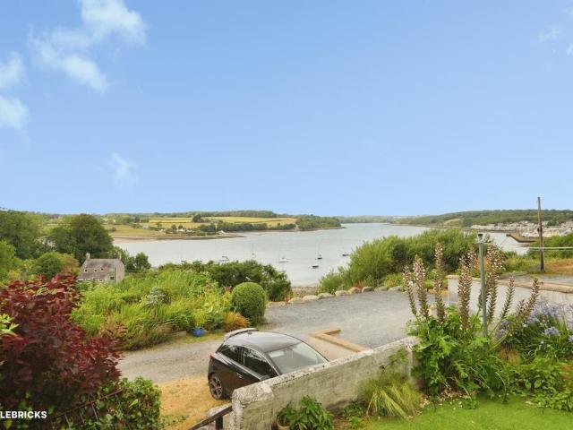 House for sale in Y Felinheli, Wales