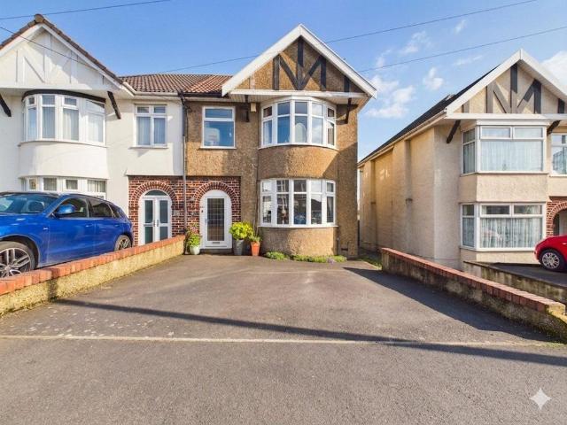 House for sale in Kingswood
