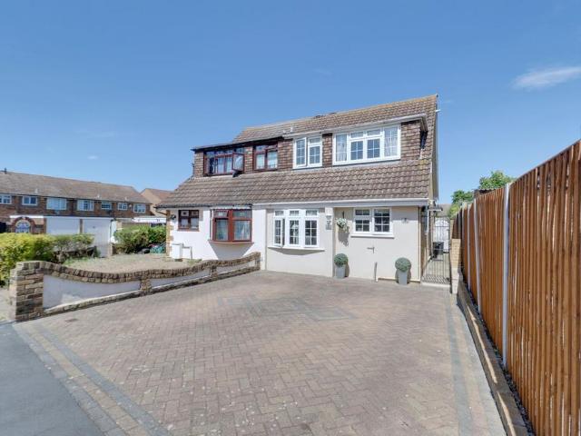 House for sale in Rainham, Greater London
