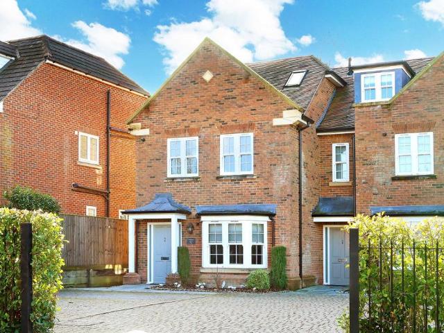 House for sale in Beaconsfield, Penn Bottom