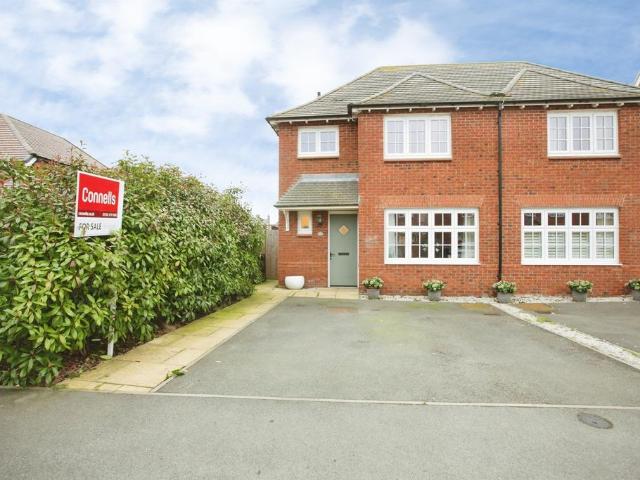 House for sale in Houlton, New Bilton