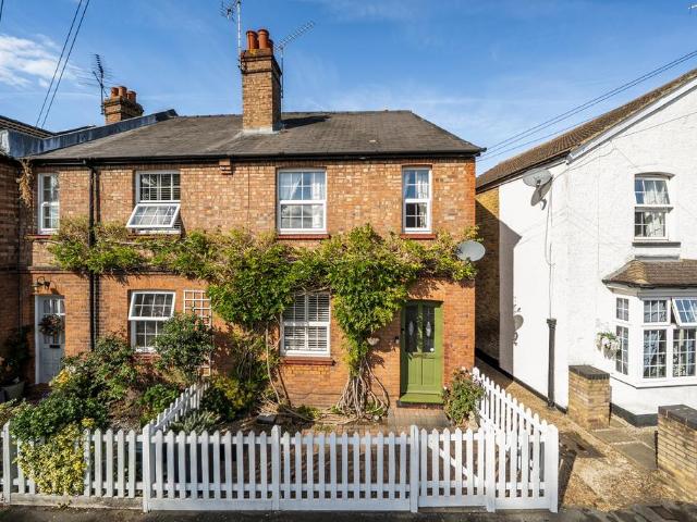 House for sale in Byfleet, Woking