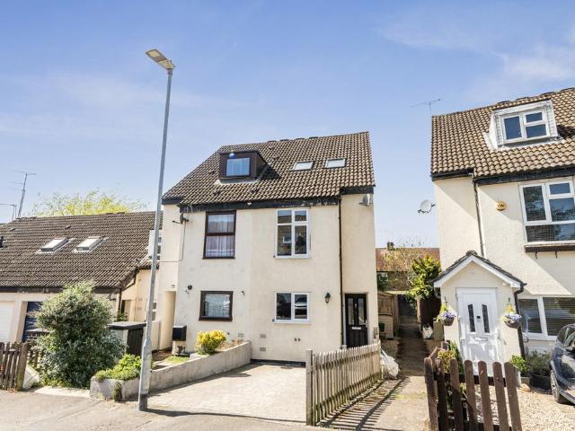 House for sale in Greater London